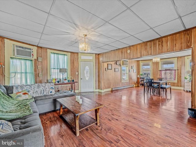 40 WINCHESTER ST, Paw Paw, WV 25434