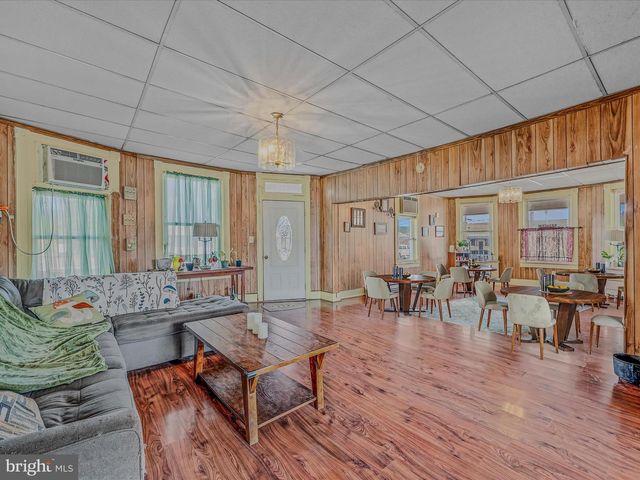 40 WINCHESTER ST, Paw Paw, WV 25434