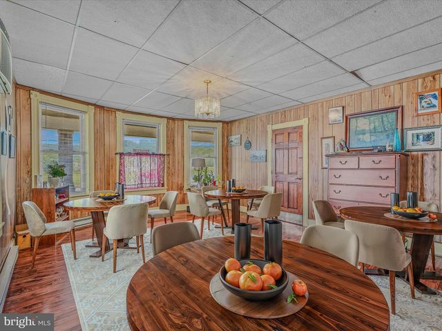 40 WINCHESTER ST, Paw Paw, WV 25434