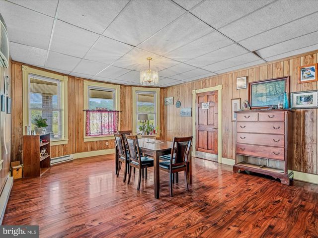 40 WINCHESTER ST, Paw Paw, WV 25434