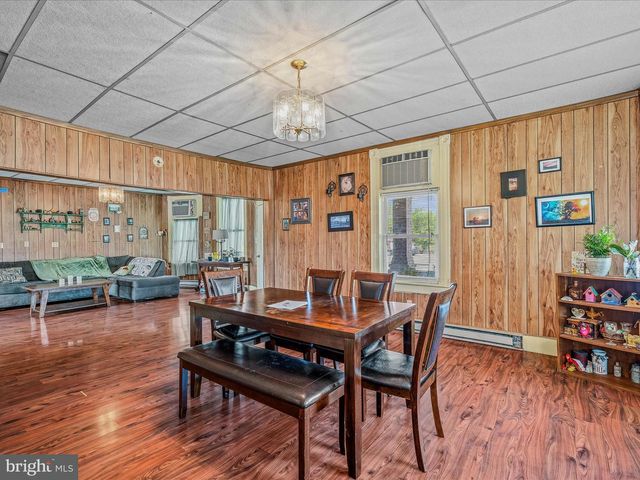 40 WINCHESTER ST, Paw Paw, WV 25434