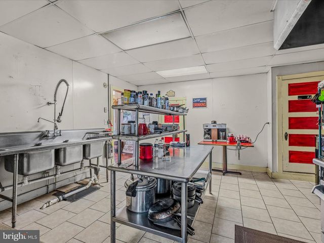 40 WINCHESTER ST, Paw Paw, WV 25434