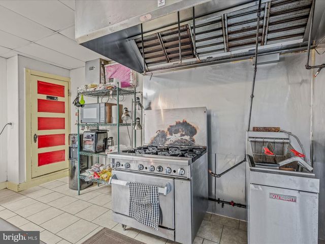 40 WINCHESTER ST, Paw Paw, WV 25434