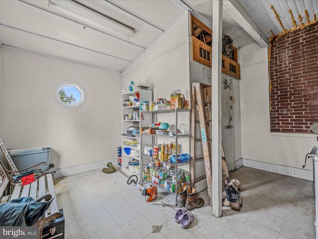 40 WINCHESTER ST, Paw Paw, WV 25434