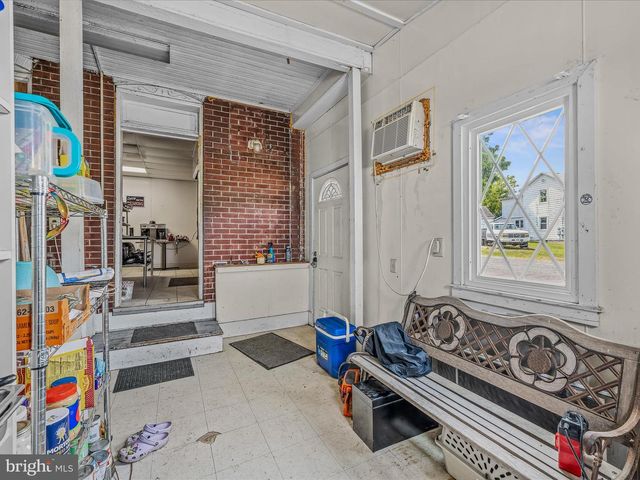 40 WINCHESTER ST, Paw Paw, WV 25434