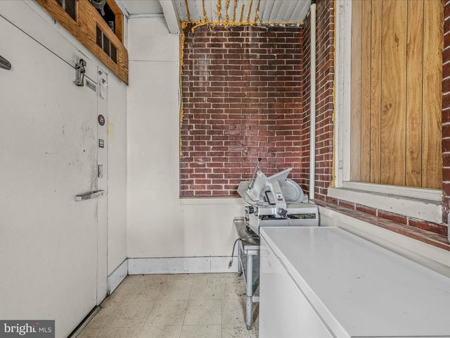 40 WINCHESTER ST, Paw Paw, WV 25434