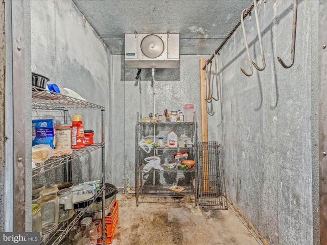 40 WINCHESTER ST, Paw Paw, WV 25434