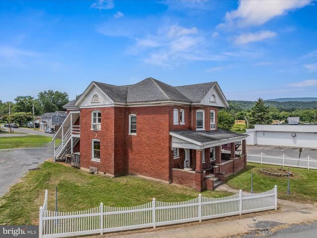 40 WINCHESTER ST, Paw Paw, WV 25434