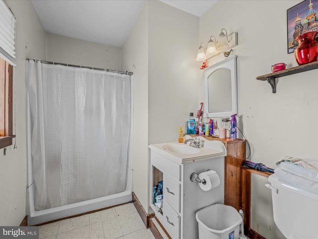 40 WINCHESTER ST, Paw Paw, WV 25434