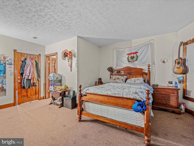 40 WINCHESTER ST, Paw Paw, WV 25434