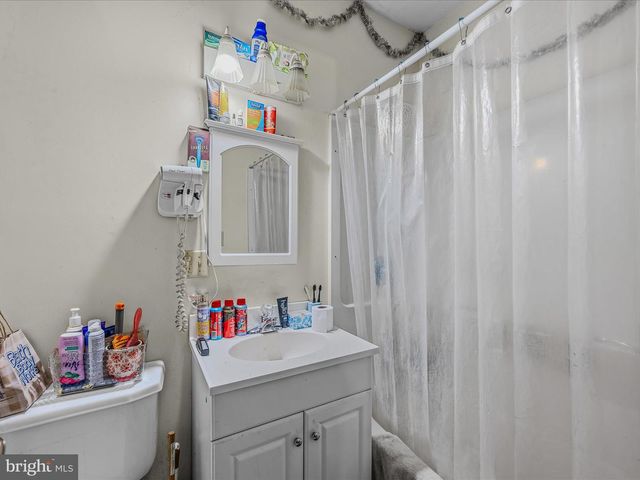 40 WINCHESTER ST, Paw Paw, WV 25434