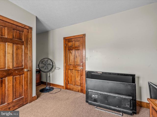 40 WINCHESTER ST, Paw Paw, WV 25434