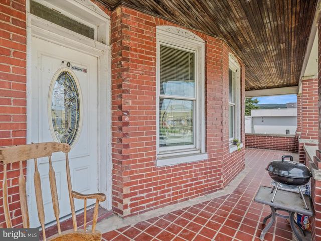 40 WINCHESTER ST, Paw Paw, WV 25434