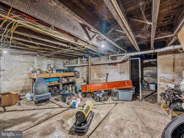 40 WINCHESTER ST, Paw Paw, WV 25434