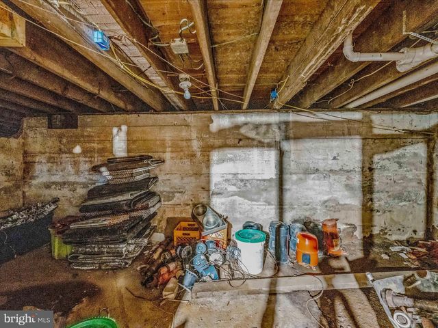 40 WINCHESTER ST, Paw Paw, WV 25434