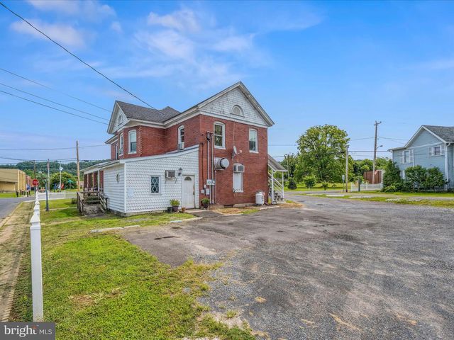 40 WINCHESTER ST, Paw Paw, WV 25434