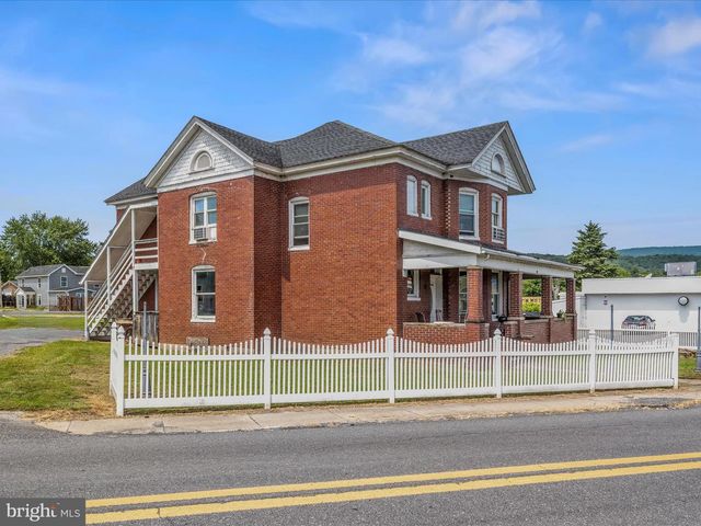40 WINCHESTER ST, Paw Paw, WV 25434