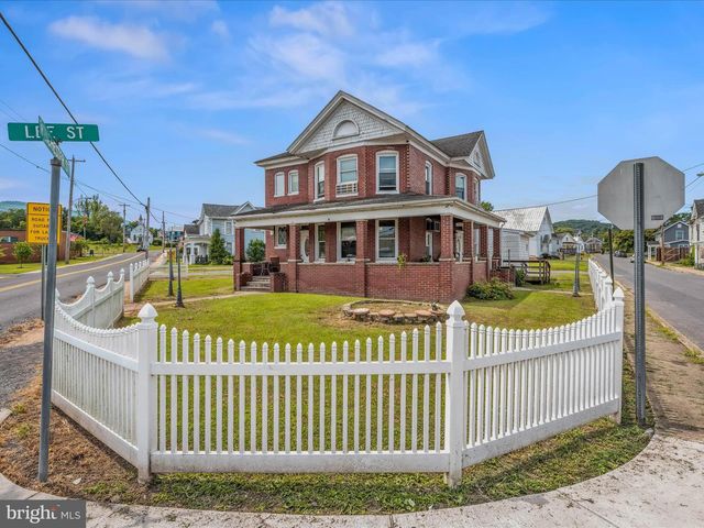 40 WINCHESTER ST, Paw Paw, WV 25434