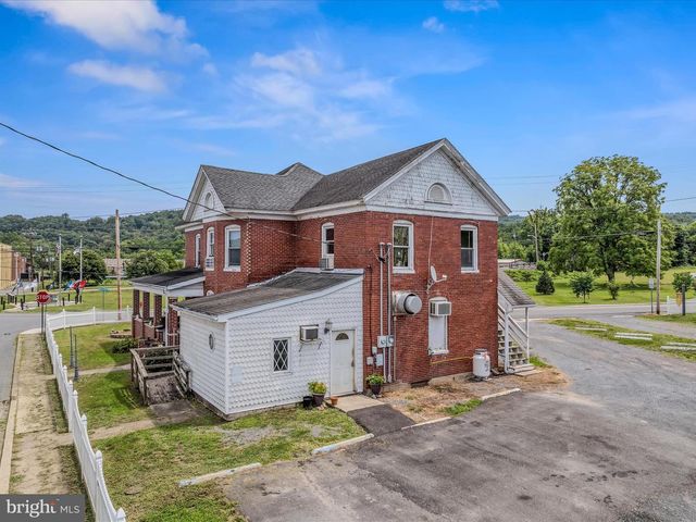 40 WINCHESTER ST, Paw Paw, WV 25434
