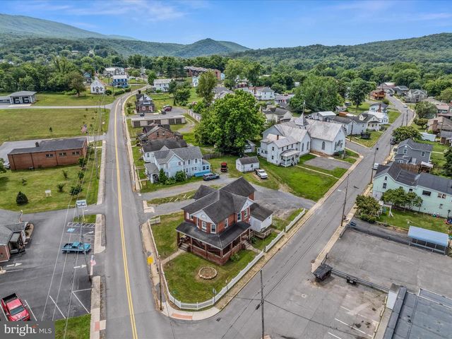 40 WINCHESTER ST, Paw Paw, WV 25434