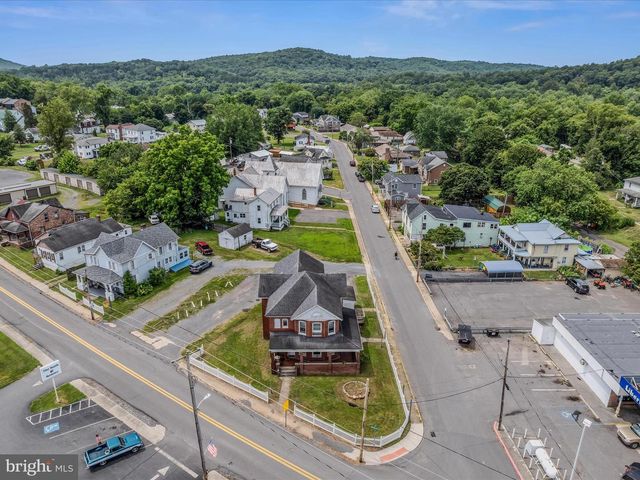 40 WINCHESTER ST, Paw Paw, WV 25434