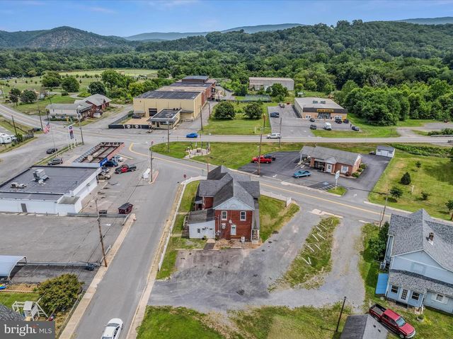 40 WINCHESTER ST, Paw Paw, WV 25434
