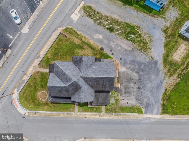 40 WINCHESTER ST, Paw Paw, WV 25434