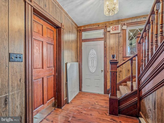 40 WINCHESTER ST, Paw Paw, WV 25434