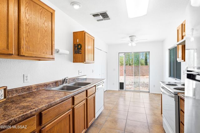 5242 W Canyon Towhee Street, Tucson, AZ 85742