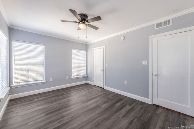 553 CLUB DR, San Antonio, TX 78201