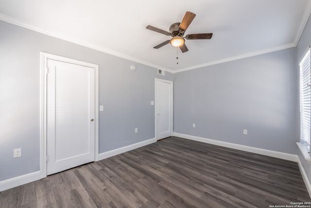 553 CLUB DR, San Antonio, TX 78201