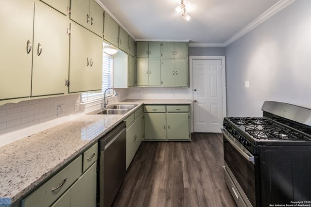 553 CLUB DR, San Antonio, TX 78201