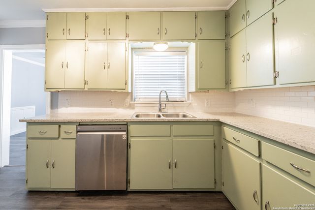 553 CLUB DR, San Antonio, TX 78201