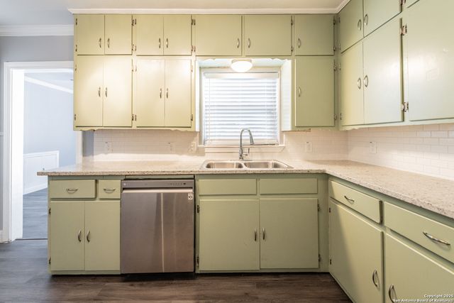 553 CLUB DR, San Antonio, TX 78201