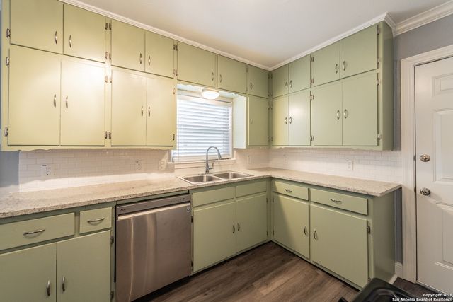 553 CLUB DR, San Antonio, TX 78201