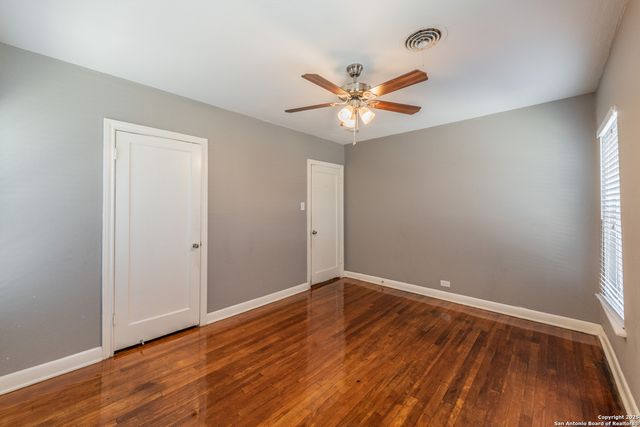 553 CLUB DR, San Antonio, TX 78201