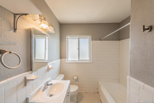 553 CLUB DR, San Antonio, TX 78201