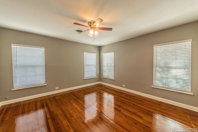 553 CLUB DR, San Antonio, TX 78201