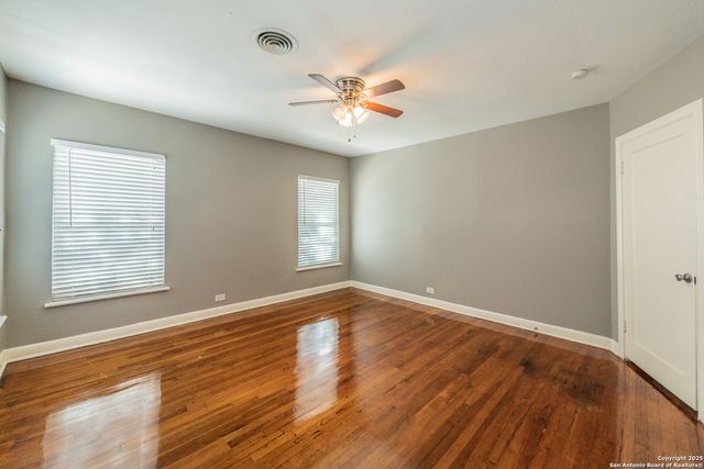 553 CLUB DR, San Antonio, TX 78201