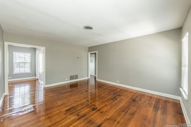 553 CLUB DR, San Antonio, TX 78201