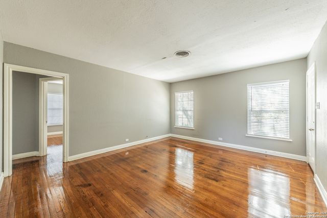 553 CLUB DR, San Antonio, TX 78201