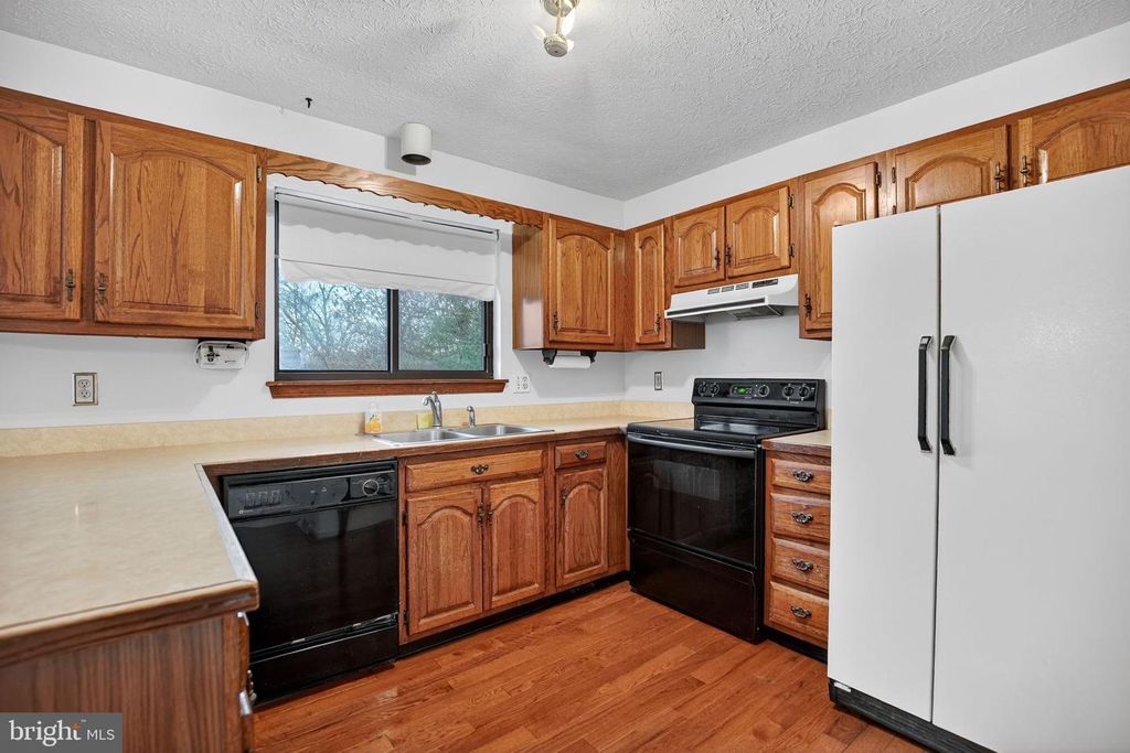 Image 11 of property listing at 779 SPRUCE DR, Lusby, MD 20657