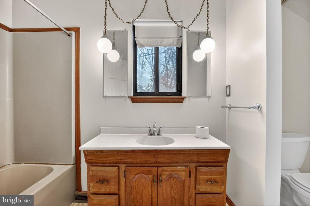 Image 14 of property listing at 779 SPRUCE DR, Lusby, MD 20657