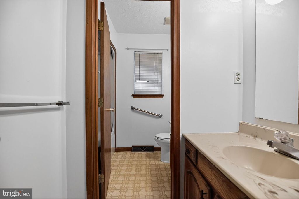 Image 15 of property listing at 779 SPRUCE DR, Lusby, MD 20657