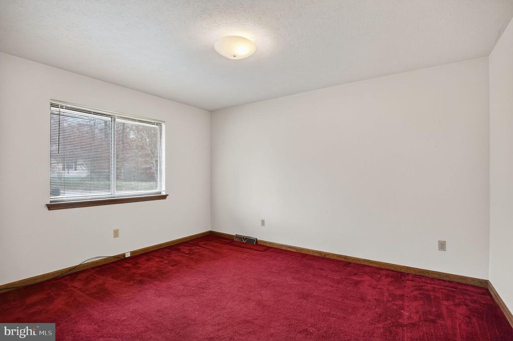 Image 18 of property listing at 779 SPRUCE DR, Lusby, MD 20657