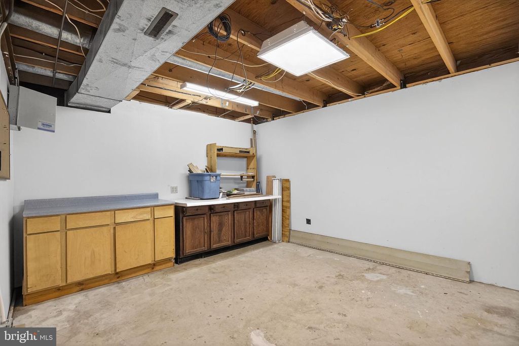 Image 25 of property listing at 779 SPRUCE DR, Lusby, MD 20657