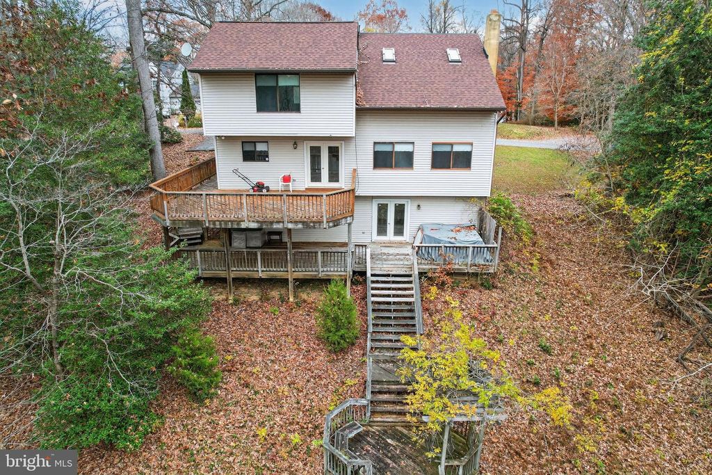 Image 4 of property listing at 779 SPRUCE DR, Lusby, MD 20657