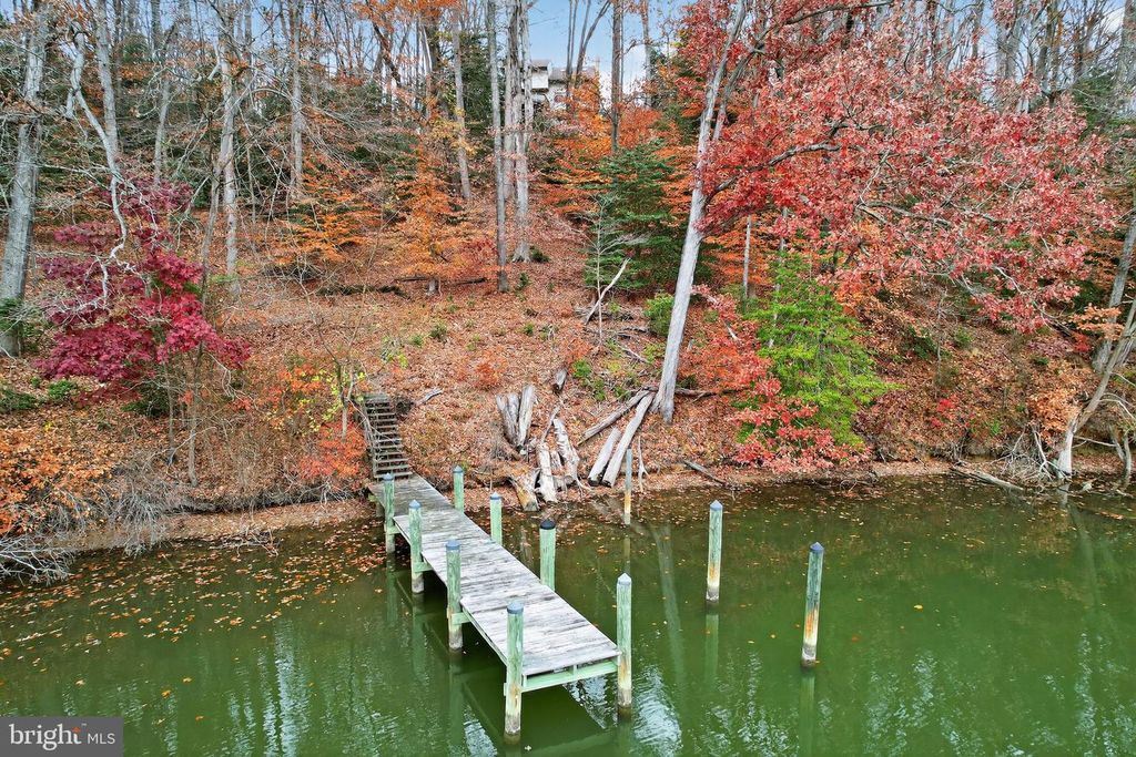 Image 5 of property listing at 779 SPRUCE DR, Lusby, MD 20657