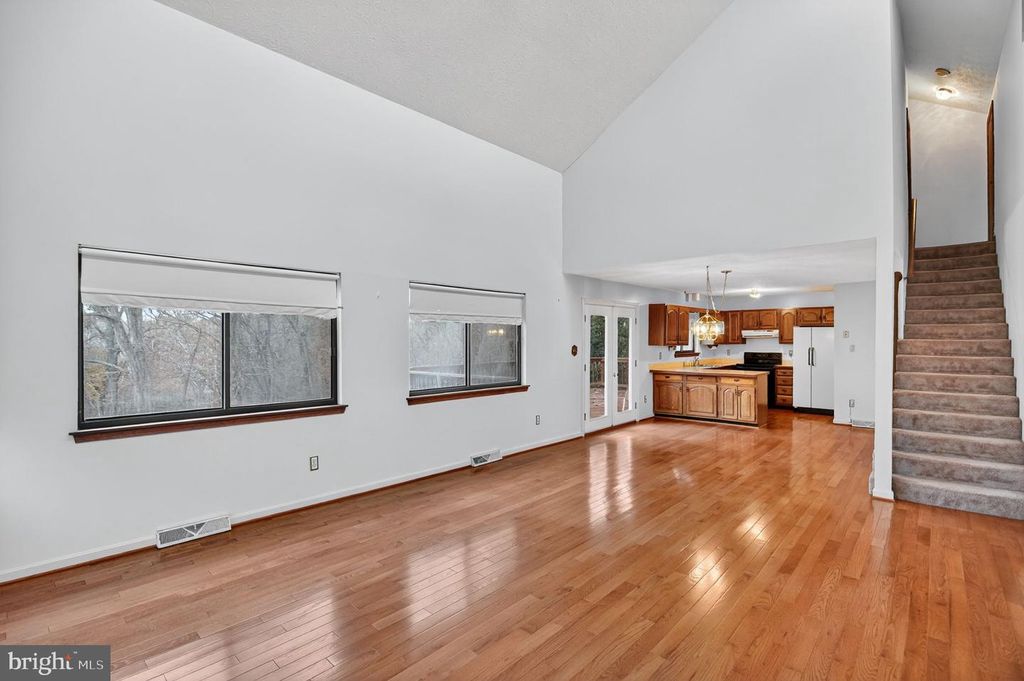 Image 7 of property listing at 779 SPRUCE DR, Lusby, MD 20657