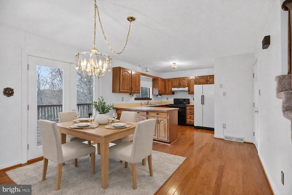 Image 9 of property listing at 779 SPRUCE DR, Lusby, MD 20657